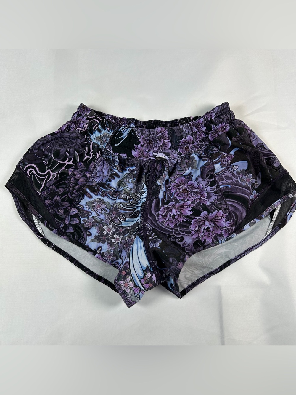 Lululemon Hotty Hot Short II Memoir Multi Purple 2" Inseam Floral Women's Size 4